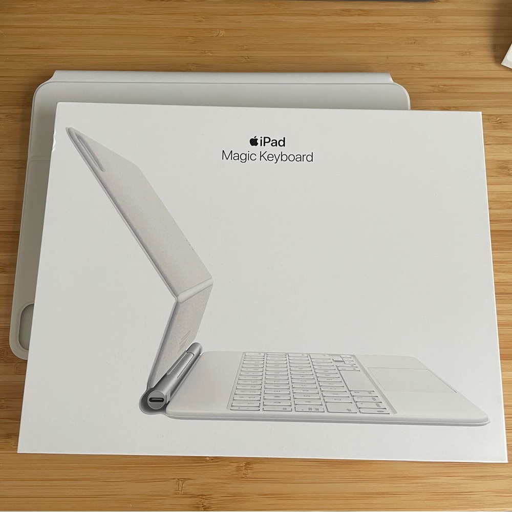 Apple iPad Magic Keyboard for 11” iPad, CIB